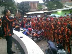 Polisi Bubarkan Ratusan Massa PP