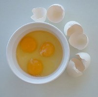 Bahaya Konsumsi Telur Mentah