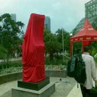 Obama Saja Dibuat Patung, Pahlawan Kita? 