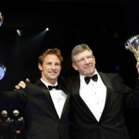 Button & Brawn Terima Trofi Juara di Monako