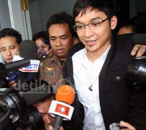 Pasha Ungu Bantah Kerahkan Pendukung ke Persidangan