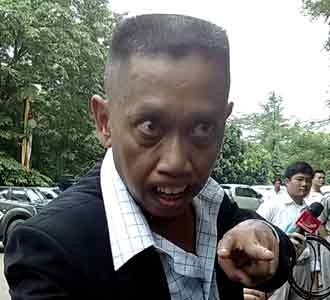 Gigi Tukul Nyengir