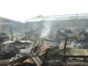 Api Padam, 30 Bangunan Liar Ludes