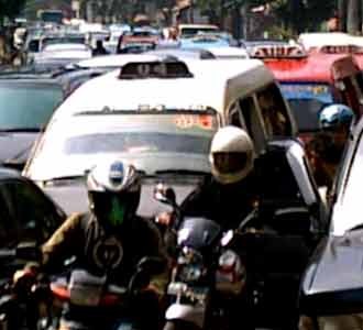 KRL Tabrak Pria, Lenteng Agung Macet