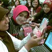 Arisan Bulanan, Ibu-ibu Facebooker Ngobrol Bisnis Hingga Sosial