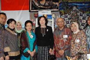Ibu Negara Ceko Kagumi Keindahan Batik Indonesia
