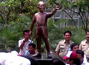 JK Tidak Masalah Patung Obama Ada di Taman Menteng