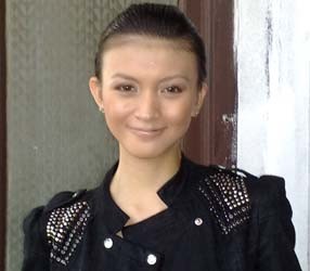 Donita Ogah Tiru Luna Maya Luapkan Emosi Lewat Twitter