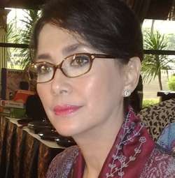 Suami Raih Penghargaan, Widyawati Semakin Rindu