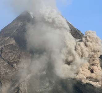 Gunung Mayon Meletus