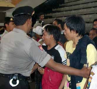 Penjualan HP Murah Dibubarkan