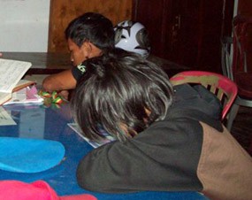 Berciuman di Kuburan, Dua Sejoli Ditangkap Satpol PP 