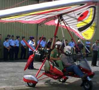 Dada Rosada Takut Naik Pesawat Ringan
