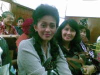 Hari Ibu, Istri Antasari Berdandan Spesial