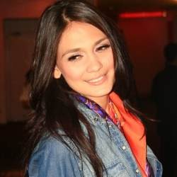 Luna Maya yang Tersandung Dunia Maya
