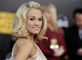 Atlet Hoki Tunangan dengan Juara American Idol