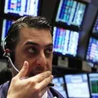 Wall Street Meriah Sambut Libur Panjang