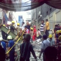 Mobil Pemadam dan Ambulans Terus Berdatangan