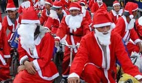 Sinterklas Rahasia, Bagi-bagi Uang di Malam Natal