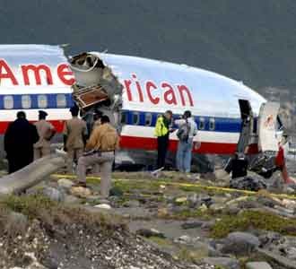 American Airlines Terbelah 3