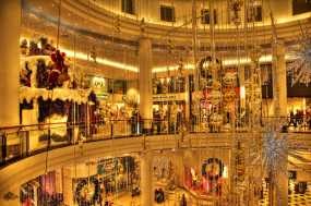 Tertimpa Hiasan Natal, Pengunjung Plaza Medan Fair Luka Berat