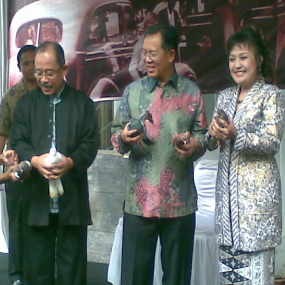 200 Burung Dilepas di Jalan Braga Panjang
