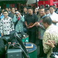 Dada Ikut Pukul Perkusi di Braga Festival