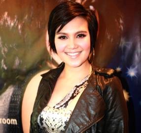 Tata Young Takut Salah Bikin Lagu Berbahasa Inggris