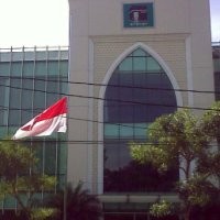 Bendera Setengah Tiang di Kantor, Hotel, Hingga Mabes Polri