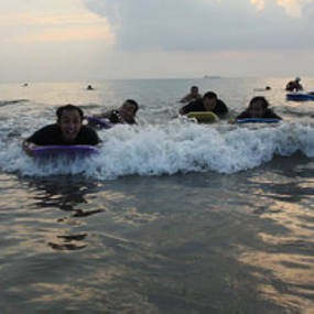 Tahun Baru di Pantai, Waspada Banjir Rob 