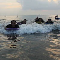 Tahun Baru di Pantai, Waspada Banjir Rob 