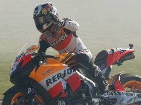 Vettel & Pedrosa Tutup Musim dengan Kemenangan