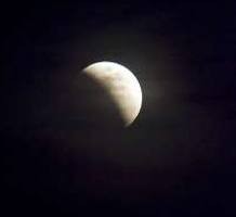 Malam Tahun Baru Disambut Gerhana Bulan Sebagian