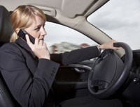 Asyik Berponsel, Wanita dan Anak Tertabrak Kereta