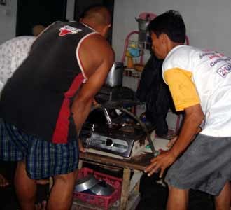 Tergerus Sungai, Warga Evakuasi Barang