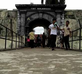 Menjelajahi Benteng Marlborough