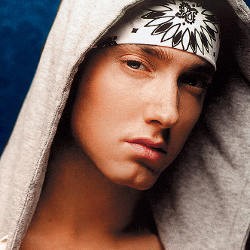 Eminem Bebas Dari Kecanduan Karena Elton John