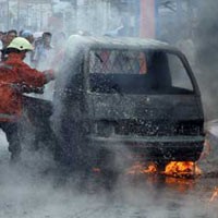 Truk Komponen TV Terbakar di Gerbang Tol Cakung