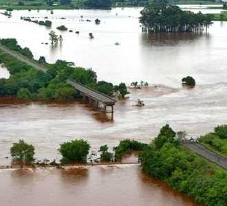 Jembatan Ambruk Diterjang Banjir