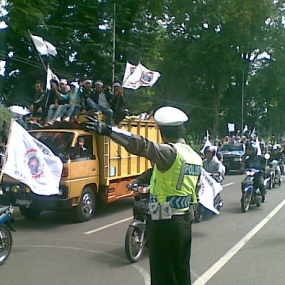 Ratusan Buruh Datang, Jalan Diponegoro Belum Ditutup