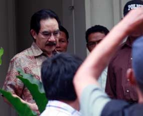 Pengacara Antasari Rahasiakan Pengirim SMS Ancaman ke Nasrudin