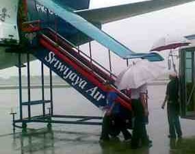 Ban Sriwijaya Air Pecah Akibat Tekanan Rem