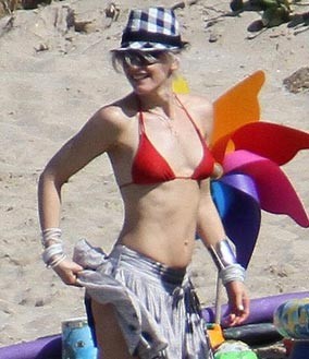 Gwen Stefani Masih Seksi di Usia 40 Tahun