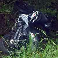 Mobil Rombongan Peziarah Ke Makam Gus Dur Tabrak Mahasiswa