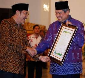 SBY dan Ibu Ani Wakafkan Rp 100 Juta