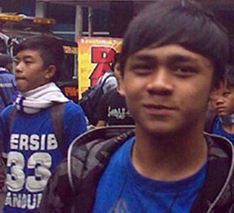 Tak Ada Lapangan, Layar pun Jadi