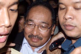 Diperiksa 9 Jam, Eks Pejabat BI Dicecar Merger Century