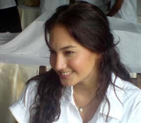 Ditanya Soal Pacar, Nadine Chandrawinata Gandeng Pria Lain