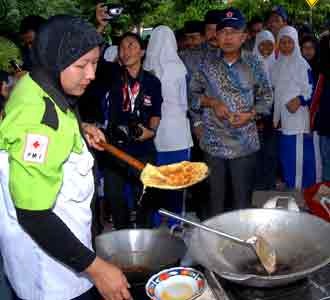 JK Tinjau Dapur Umum Korban Banjir