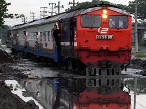 Jalur KA Bangil-Pasuruan Kembali Normal